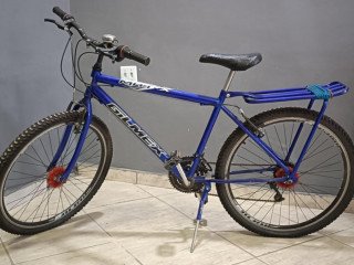 Bike azul com bagageiro seminova