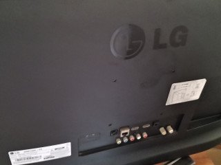 TV LG 28 polegadas com 05 anos de uso única dona com documentos ok