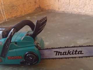 Motoserra Makita a bateria 40max uc016g