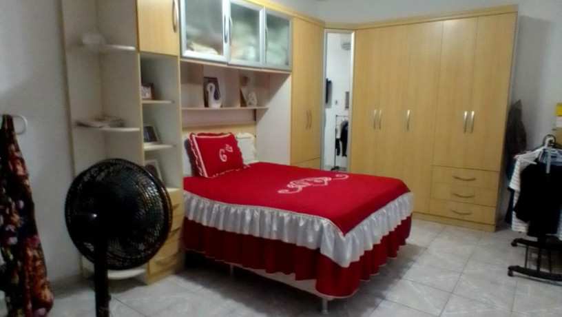 luxuosa-e-enorme-casa-em-inhauma-com-suite3-salas-armarios-embutidos-na-cozinha-e-churrasqueira-big-2